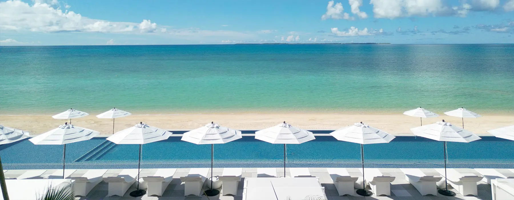 プライベートビーチに誕生する新プール全景