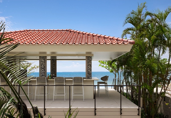 The Beach Bar / ザ・ビーチバー